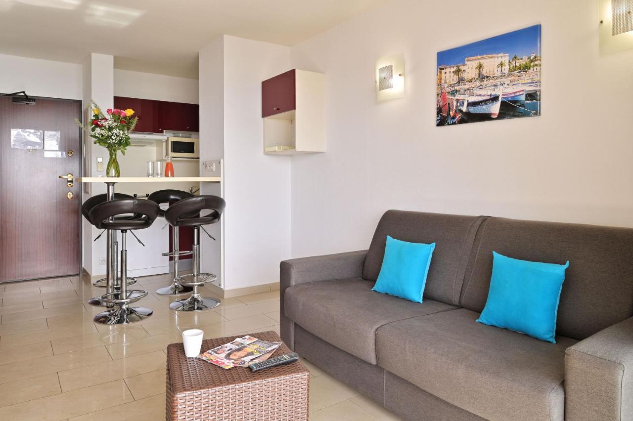 One-Bedroom Apartment Sea View